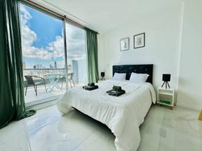Estudio con terraza y vistas a la ciudad